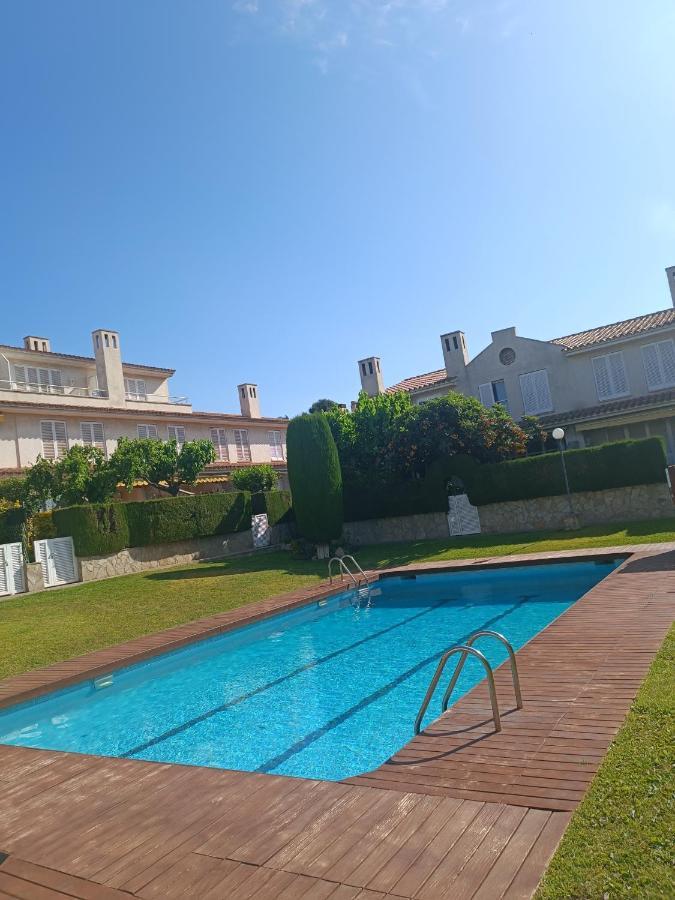 Cambrils Adosado Con Piscina 4 Habitaciones, 8 Huespedes Luaran gambar
